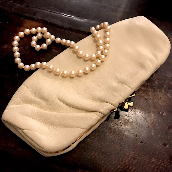 Elegant Vintage Pearl Toned Clutch! - Picture 1 of 4
